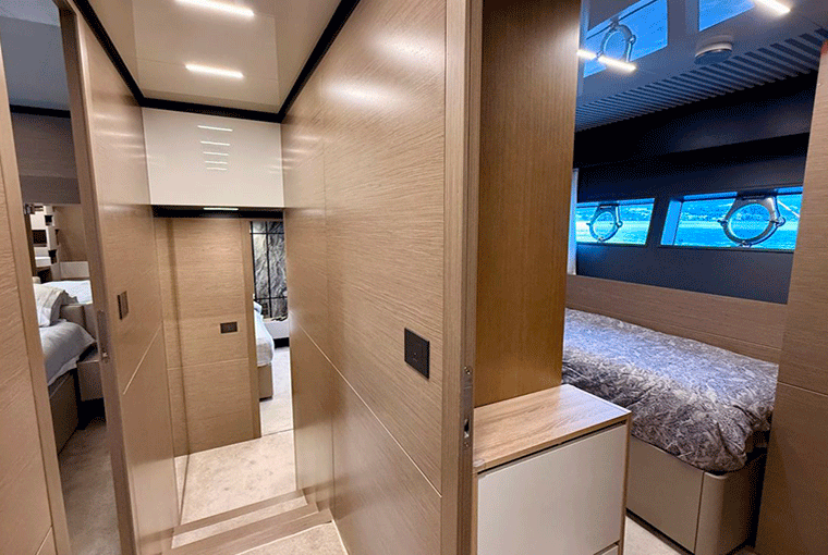 Ferretti Yachts 780